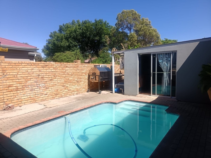 4 Bedroom Property for Sale in Herlear Northern Cape